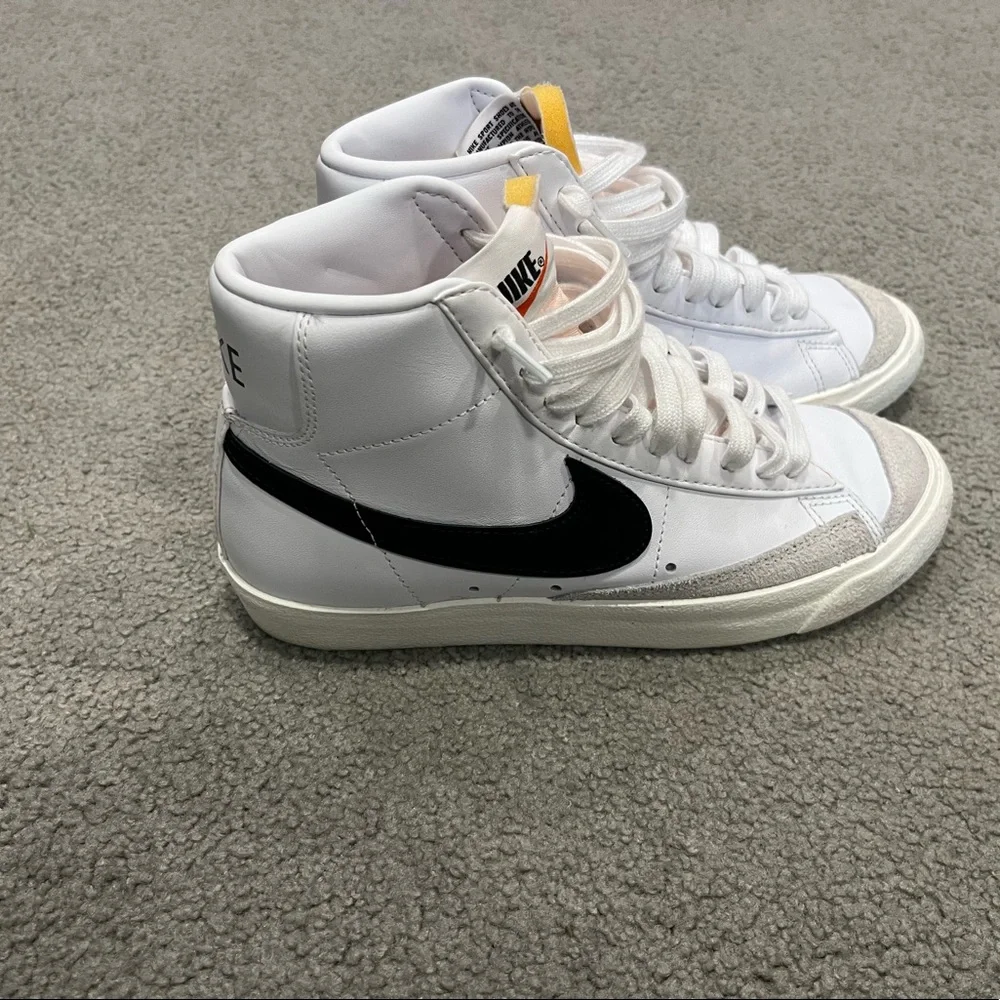Ladies size 7 Nike Blazer Mid '77 Women's Shoes